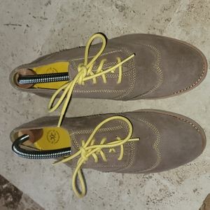 Johnston & Murphy Belinda lace up wingtip suede oxfords. Size 6